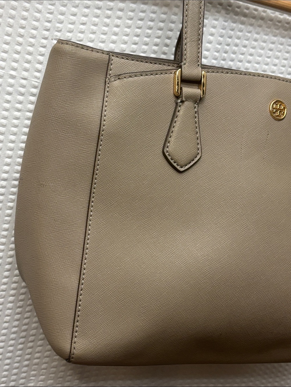 Tory Burch Taupe Saffiano Tote with Gold Logo Charm - Picture 5 of 16